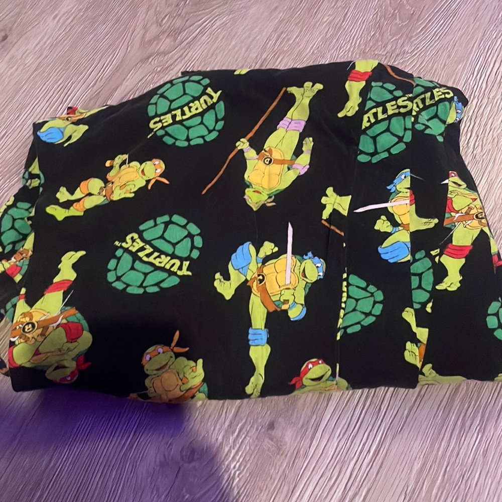 black with turtles